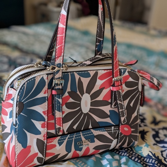 Guess Handbags - Guess bag